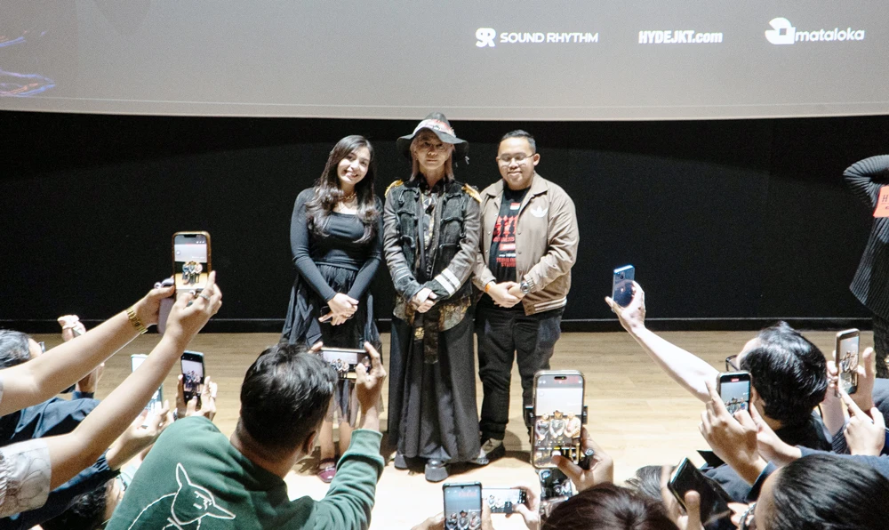 HYDE Kejutkan Fans Indonesia! Kenakan Batik & Beberkan Rahasia di HYDE [INSIDE] LIVE 2025 WORLD TOUR Jakarta